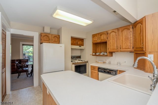 520 Winsor St, Bound Brook Boro, NJ 08805