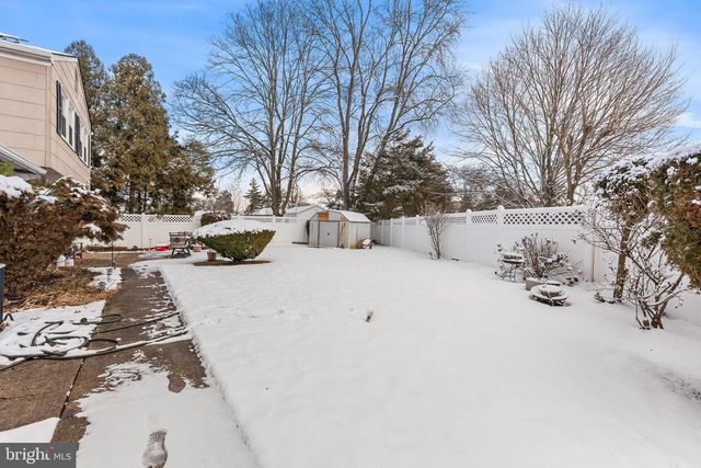 11 TEMPEST LN, Willingboro, NJ 08046