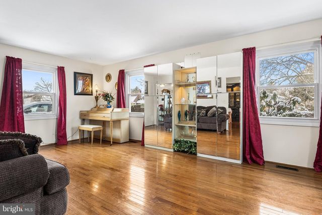 11 TEMPEST LN, Willingboro, NJ 08046