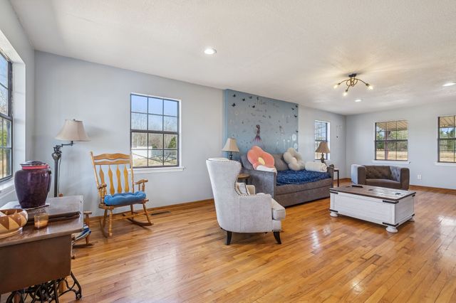 485 Lower Roans Creek Rd, Linden, TN 37096