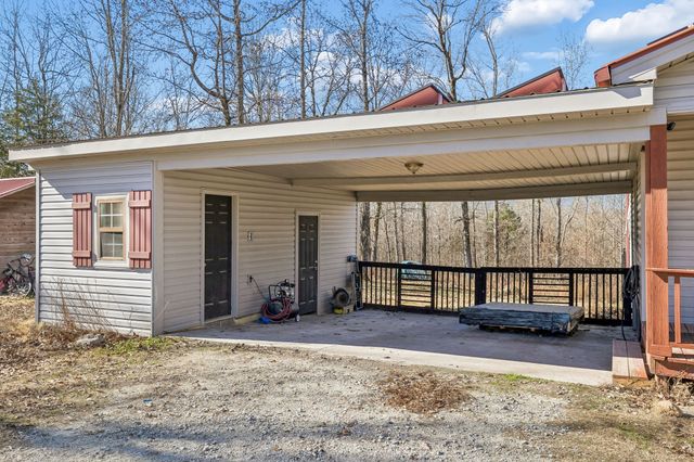 485 Lower Roans Creek Rd, Linden, TN 37096