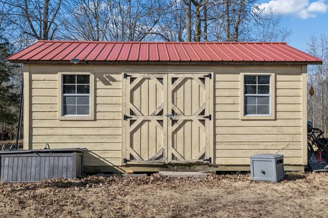 485 Lower Roans Creek Rd, Linden, TN 37096