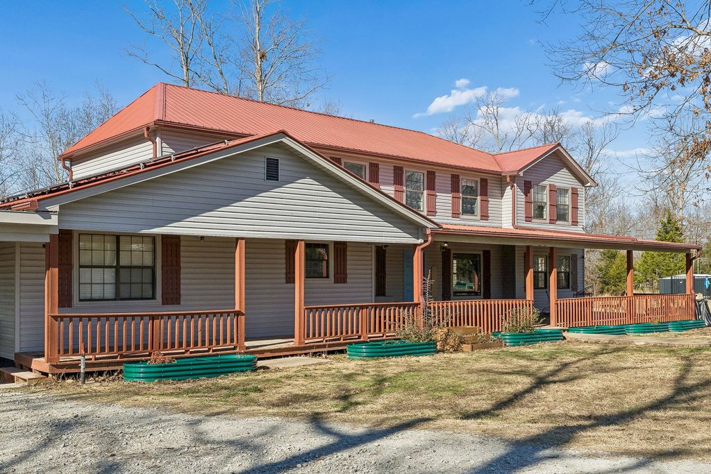485 Lower Roans Creek Rd, Linden, TN 37096