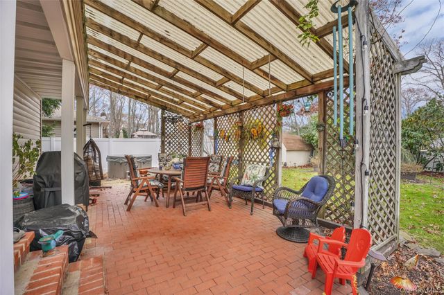 103 Wauwepex Trail, Ridge, NY 11961