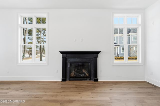 124 Eagle Way, Eatontown, NJ 07724