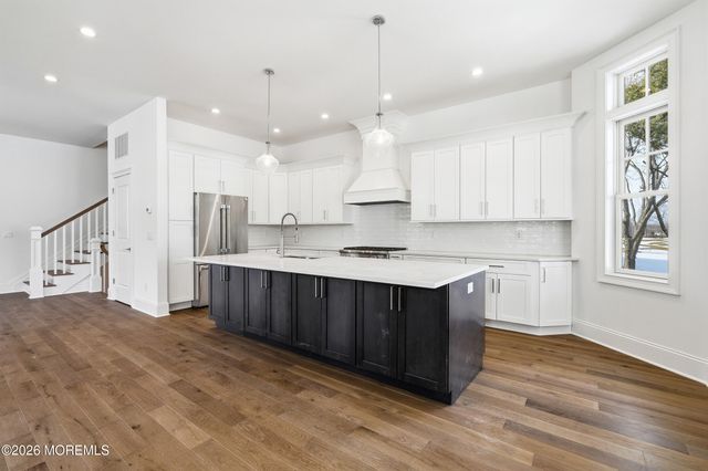 124 Eagle Way, Eatontown, NJ 07724