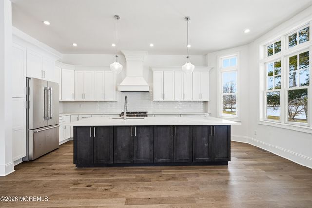 124 Eagle Way, Eatontown, NJ 07724