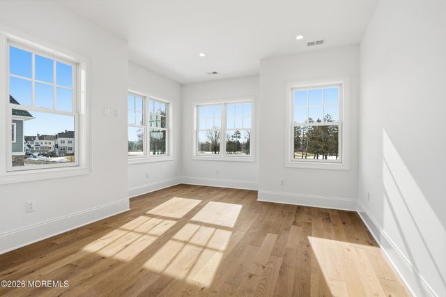 124 Eagle Way, Eatontown, NJ 07724