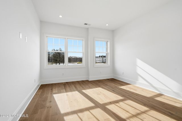 124 Eagle Way, Eatontown, NJ 07724