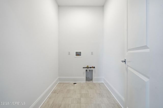 124 Eagle Way, Eatontown, NJ 07724