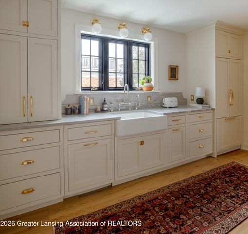 1041 W Grand River Avenue, East Lansing, MI 48823