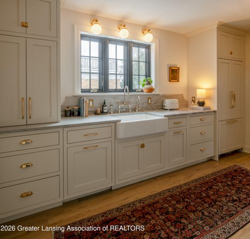 1041 W Grand River Avenue, East Lansing, MI 48823