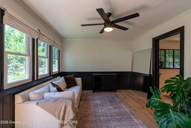 1041 W Grand River Avenue, East Lansing, MI 48823