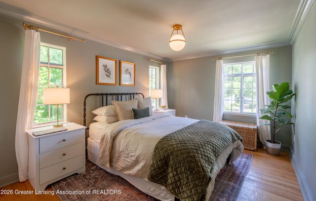 1041 W Grand River Avenue, East Lansing, MI 48823