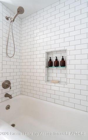 1041 W Grand River Avenue, East Lansing, MI 48823