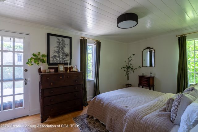 1041 W Grand River Avenue, East Lansing, MI 48823