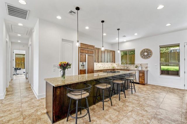 1006 Lipan TRL, Austin, TX 78733