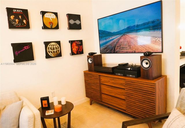 3280 W 92nd Pl, Hialeah, FL 33018