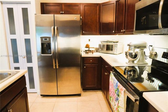 3280 W 92nd Pl, Hialeah, FL 33018