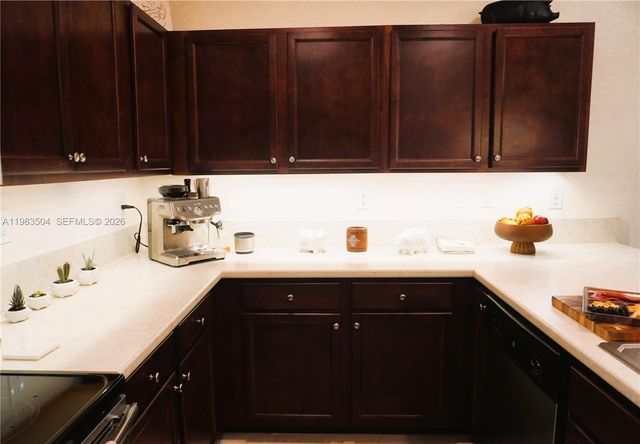 3280 W 92nd Pl, Hialeah, FL 33018