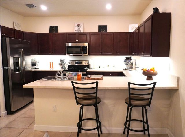 3280 W 92nd Pl, Hialeah, FL 33018