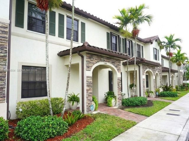 3280 W 92nd Pl, Hialeah, FL 33018