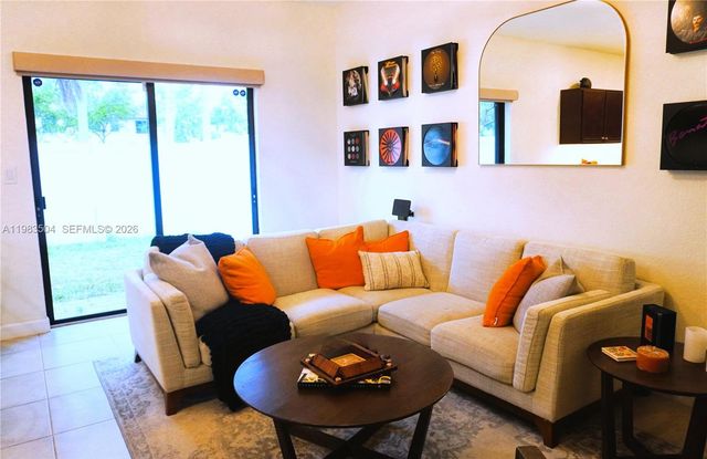 3280 W 92nd Pl, Hialeah, FL 33018