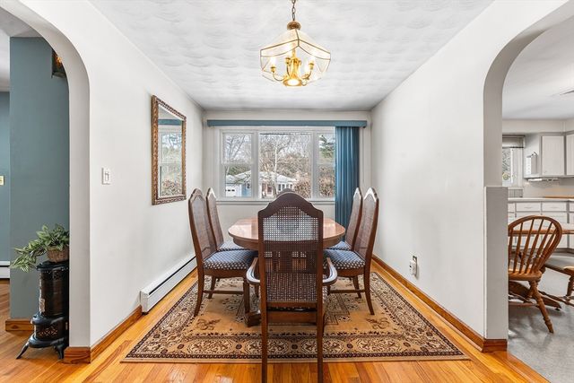 14 Tomahawk Dr, Tewksbury, MA 01876