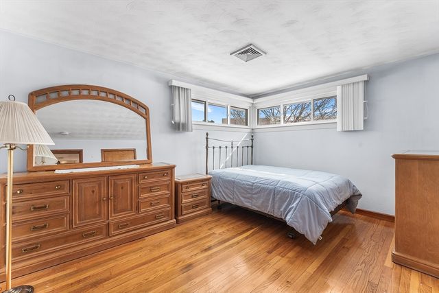 14 Tomahawk Dr, Tewksbury, MA 01876