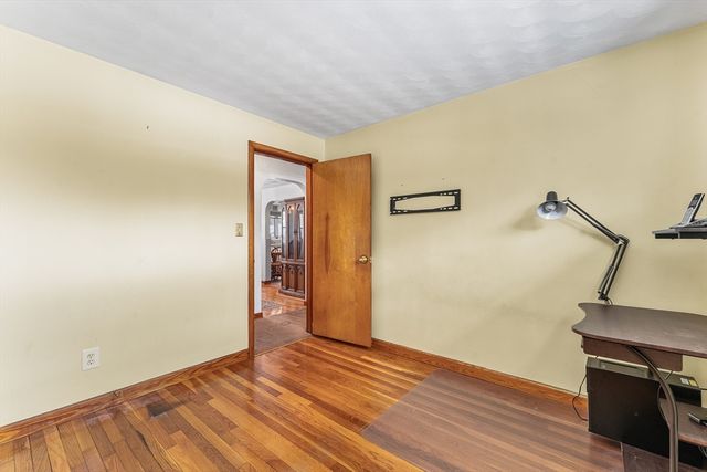 14 Tomahawk Dr, Tewksbury, MA 01876