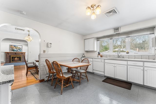 14 Tomahawk Dr, Tewksbury, MA 01876