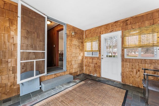 14 Tomahawk Dr, Tewksbury, MA 01876