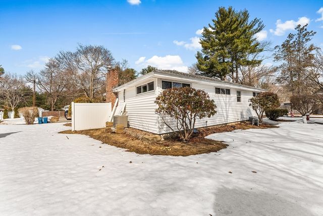14 Tomahawk Dr, Tewksbury, MA 01876