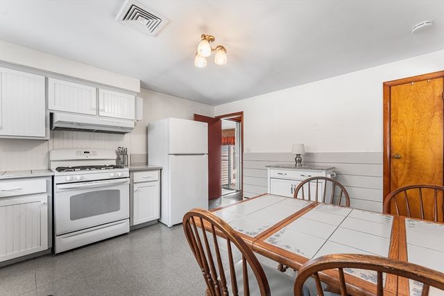 14 Tomahawk Dr, Tewksbury, MA 01876