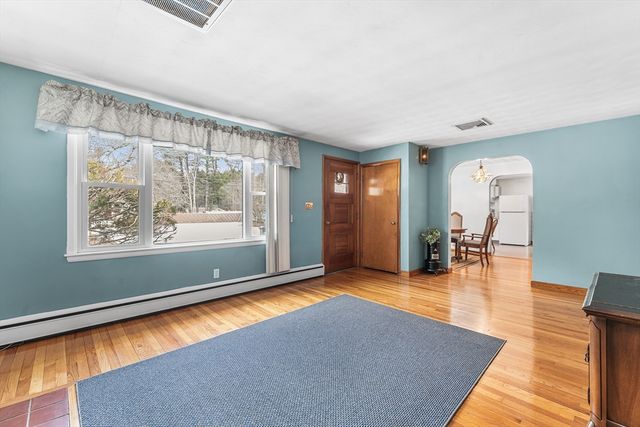 14 Tomahawk Dr, Tewksbury, MA 01876