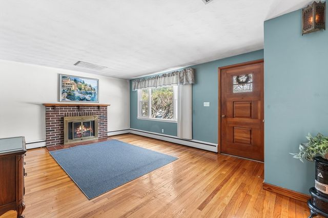 14 Tomahawk Dr, Tewksbury, MA 01876