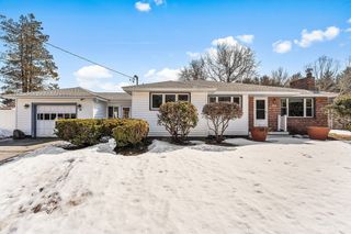 14 Tomahawk Dr, Tewksbury, MA 01876