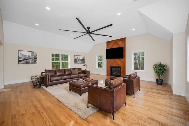 23 Pomfret Rd, Wilmington, MA 01887