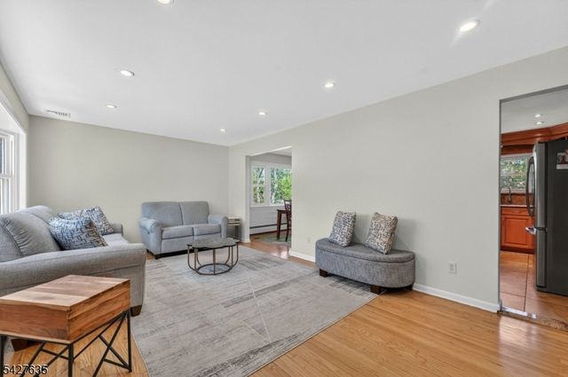 271 E Mount Pleasant Ave, Livingston Twp., NJ 07039