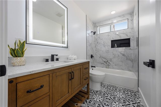 733 W 108th Street, Los Angeles, CA 90044