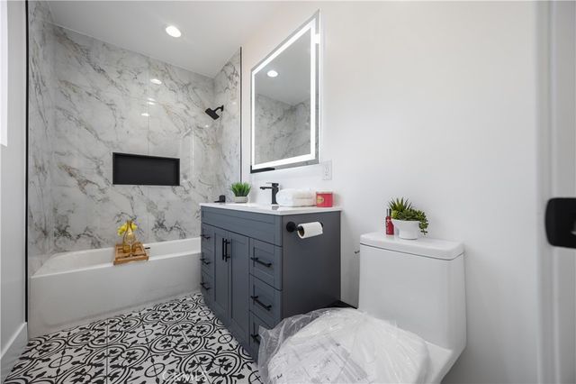 733 W 108th Street, Los Angeles, CA 90044