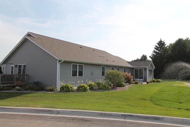 302 Trailview CROSSING, Waterford, WI 53185