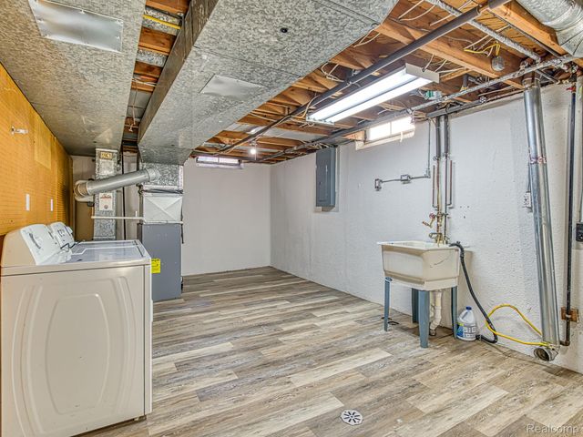 1790 Evergreen Street, Trenton, MI 48183