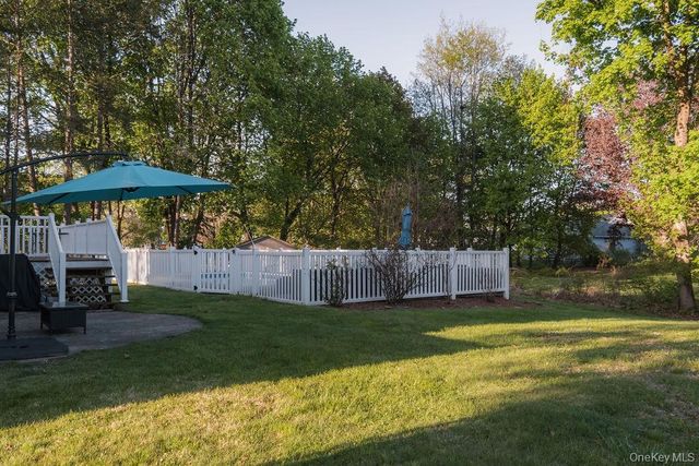 10 Cambridge Drive, Red Hook, NY 12571