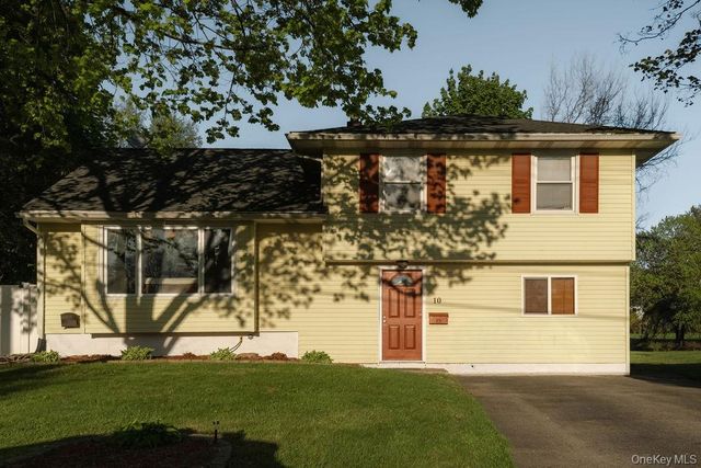 10 Cambridge Drive, Red Hook, NY 12571