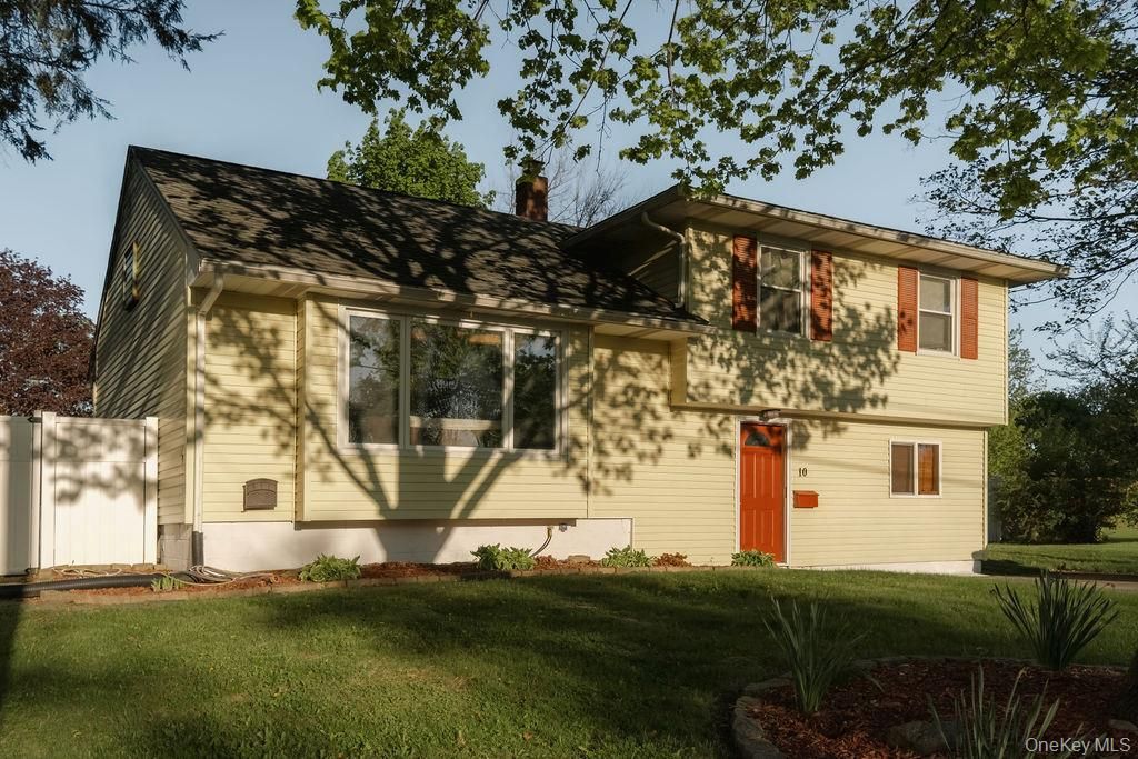 10 Cambridge Drive, Red Hook, NY 12571