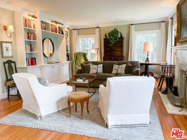 934 S Dunsmuir Avenue, Los Angeles, CA 90036