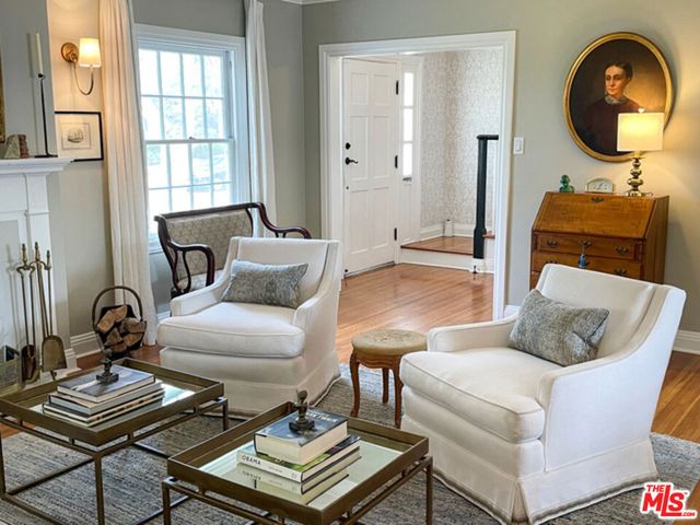 934 S Dunsmuir Avenue, Los Angeles, CA 90036