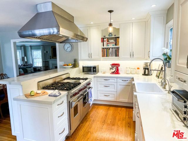 934 S Dunsmuir Avenue, Los Angeles, CA 90036