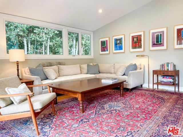 934 S Dunsmuir Avenue, Los Angeles, CA 90036